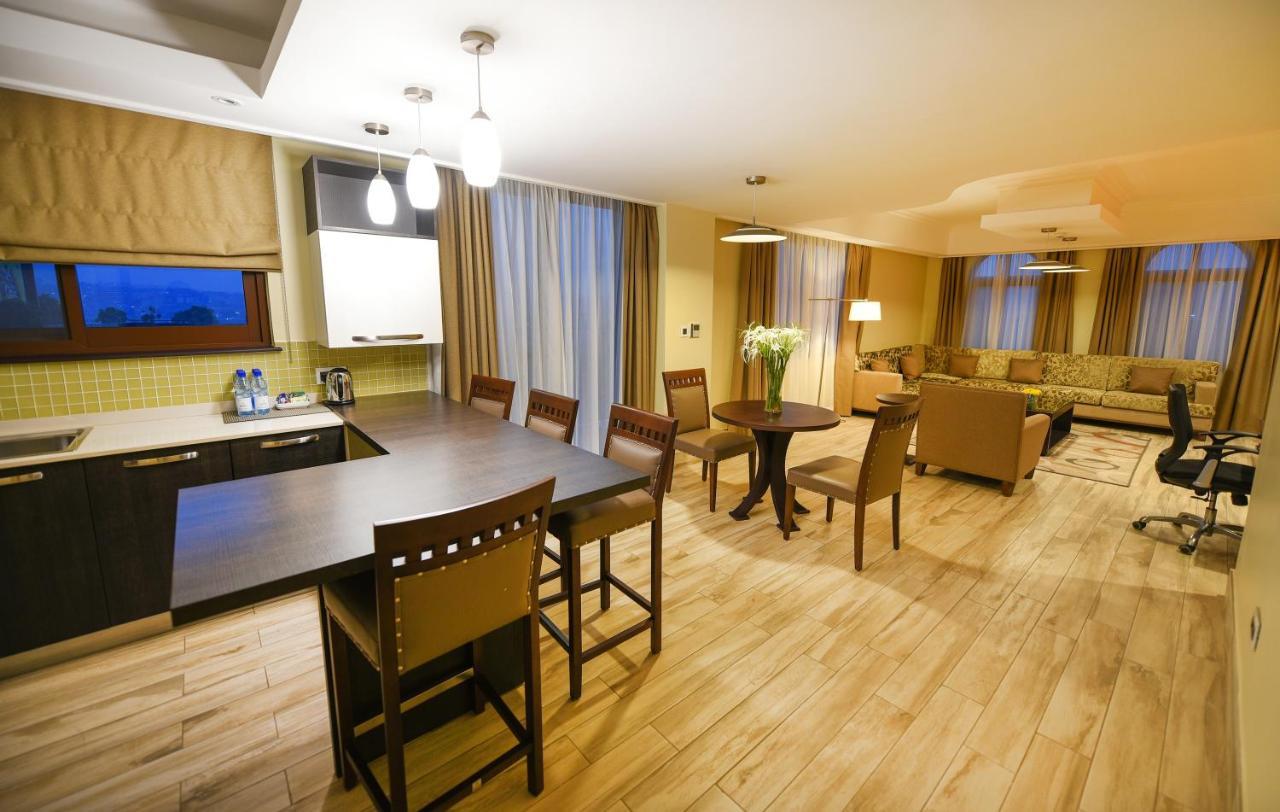 Mestil Hotel & Residences Kampala Exterior foto